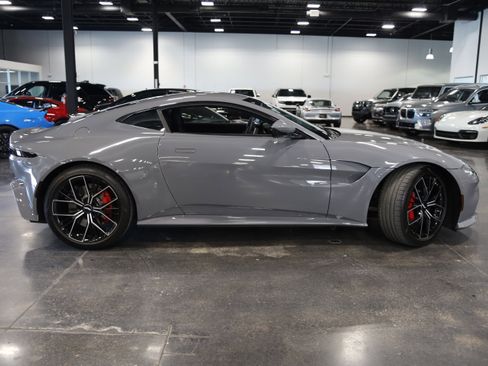 Used 2021 Aston Martin V8 Vantage Coupe RWD image 8