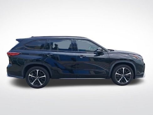 Used 2021 Toyota Highlander XSE FWD image 4