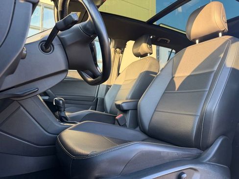 Used 2021 Volkswagen Tiguan SE R-Line image 9