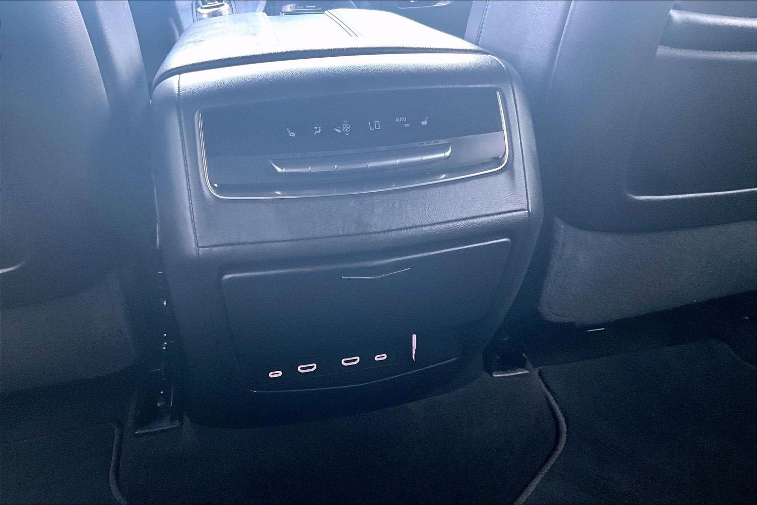 Used 2023 Cadillac Escalade Sport AWD/4WD image 33