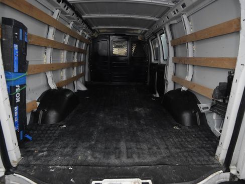 Used 2020 Chevrolet Express 2500 w/ Driver Convenience Package image 14