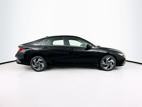 Used 2025 Hyundai Elantra SEL FWD image 10