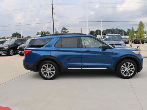 Used 2020 Ford Explorer XLT w/ Equipment Group 202A image 6