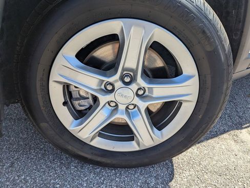 Used 2023 Jeep Compass Latitude image 31