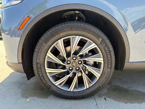 New 2026 Lincoln Aviator AWD image 12