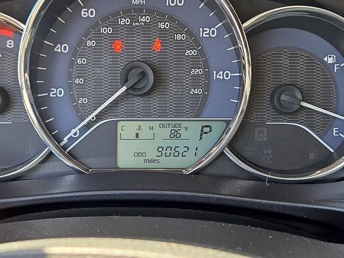 Used 2015 Toyota Corolla LE FWD image 22