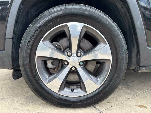 Used 2019 Jeep Cherokee Limited AWD/4WD image 9
