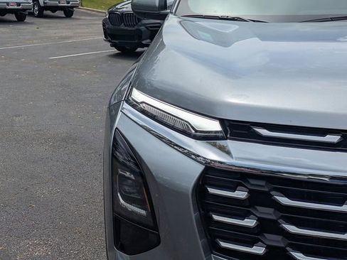 Used 2025 Chevrolet Equinox LT FWD image 9
