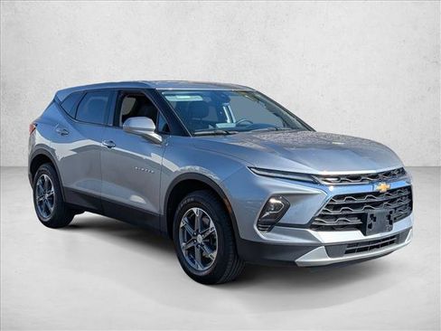 Used 2024 Chevrolet Blazer LT AWD/4WD image 3