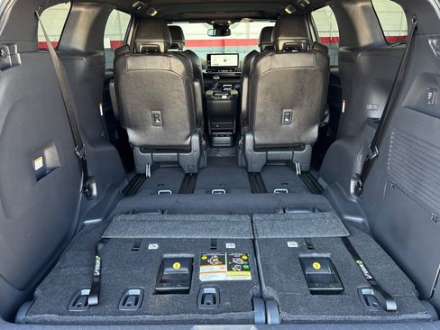 Used 2025 Toyota Sienna XSE w/ XSE Premium Package image 16