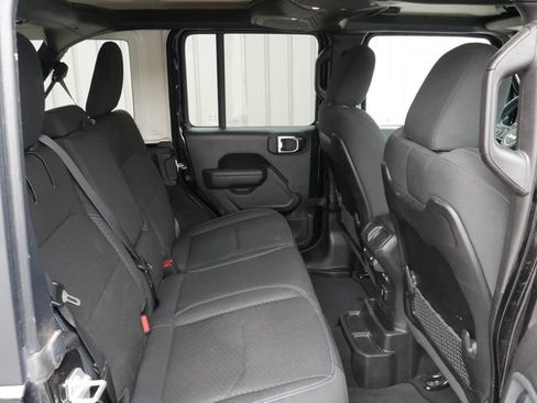 Used 2025 Jeep Wrangler Unlimited Rubicon 4xe AWD/4WD image 24