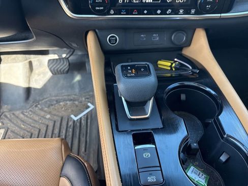 Used 2021 Nissan Rogue Platinum image 18