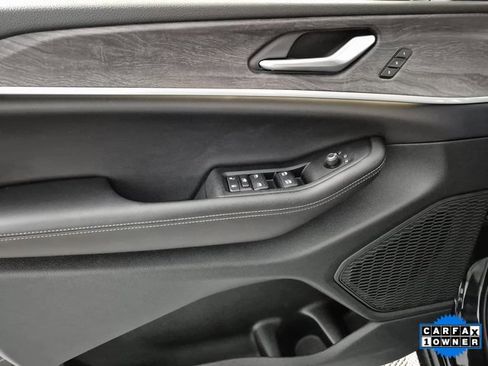 Used 2024 Jeep Grand Cherokee L Limited w/ Black Appearance Package image 13