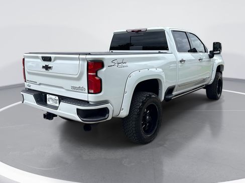 Used 2024 Chevrolet Silverado 2500 High Country w/ High Country Premium Package AWD/4WD image 8