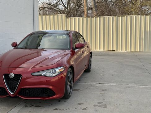 Used 2017 Alfa Romeo Giulia Ti w/ TI 19" Sport Package image 10