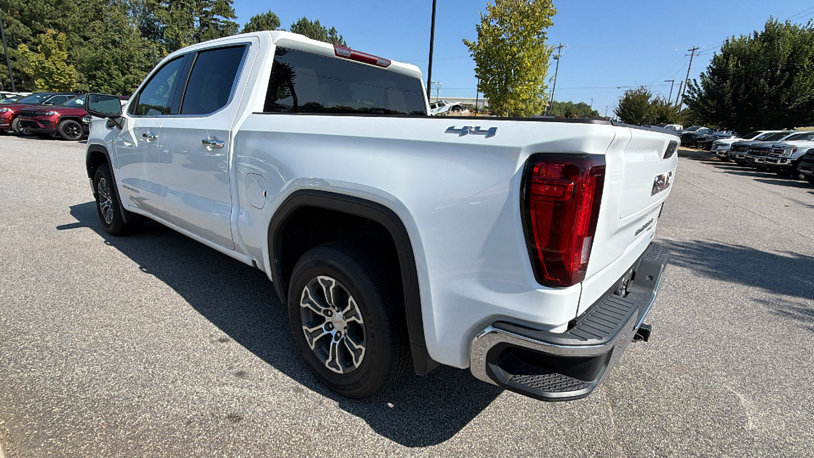 Used 2025 GMC Sierra 1500 SLT AWD/4WD image 10