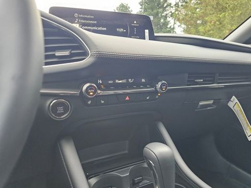 New 2026 MAZDA MAZDA3 Hatchback w/Premium Plus Pkg image 17