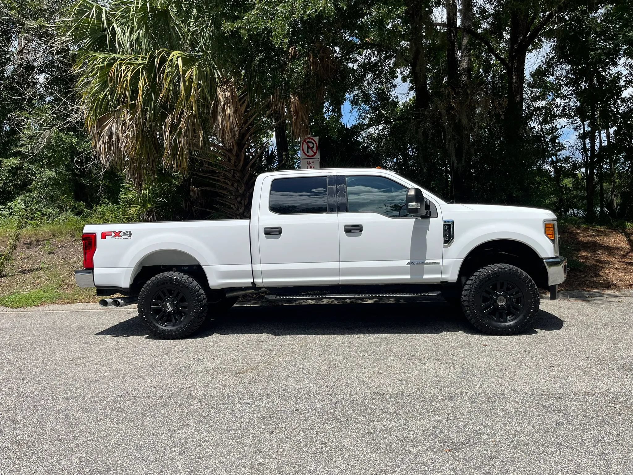 Used 2017 Ford F250 XLT w/ XLT Value Package AWD/4WD image 3