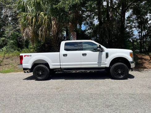 Used 2017 Ford F250 XLT w/ XLT Value Package AWD/4WD image 3
