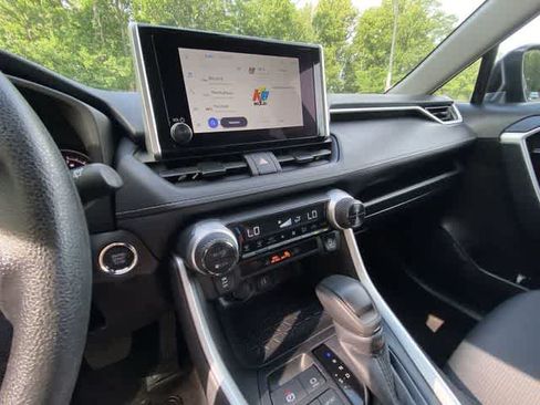 Used 2025 Toyota RAV4 XLE AWD/4WD image 22