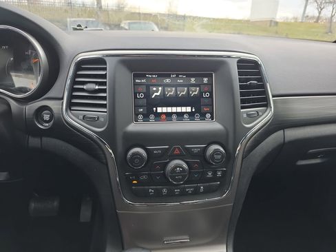 Used 2021 Jeep Grand Cherokee Laredo image 9