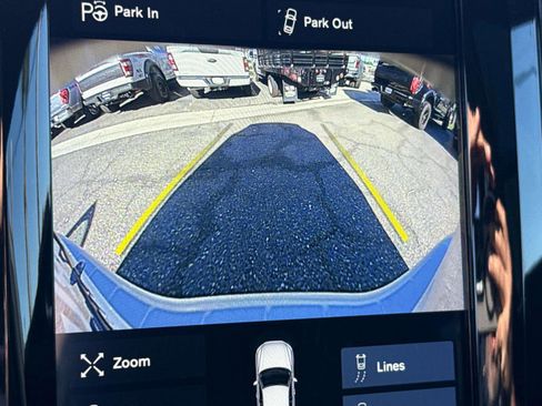 Used 2018 Volvo XC60 T8 R-Design w/ Convenience Package image 31