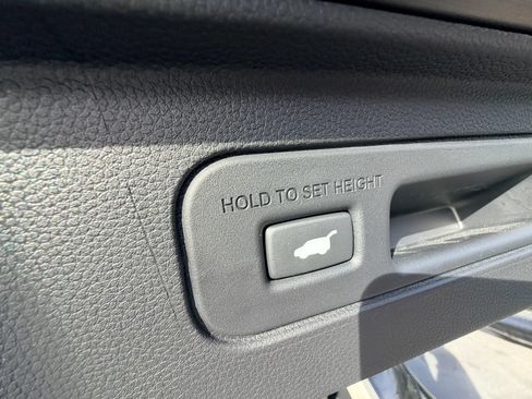 Used 2025 Honda Pilot Touring image 29