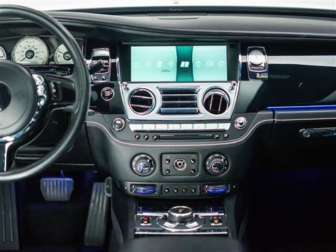 Used 2016 Rolls-Royce Wraith image 29
