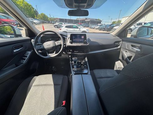 Used 2025 Nissan Rogue SV FWD image 28