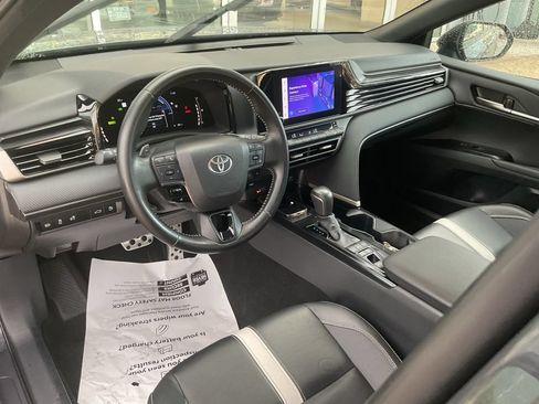 Used 2025 Toyota Camry SE FWD image 10