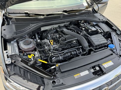 Certified 2023 Volkswagen Jetta SE w/ Panoramic Sunroof Package FWD image 38