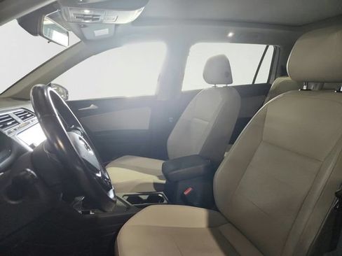 Used 2019 Volkswagen Tiguan SE FWD image 10