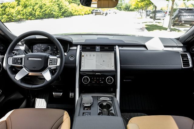 New 2026 Land Rover Discovery Limited Edition AWD/4WD image 20