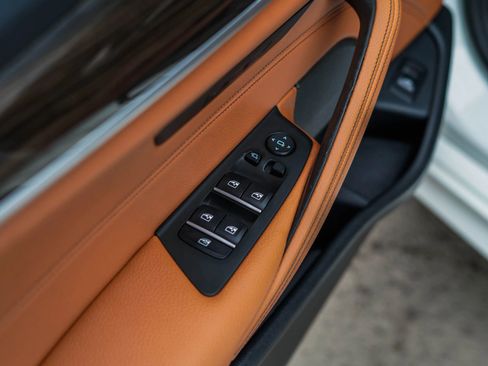 Used 2019 BMW 540i xDrive w/ M Sport Package image 10