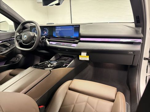 Certified 2025 BMW 540i xDrive AWD/4WD image 26
