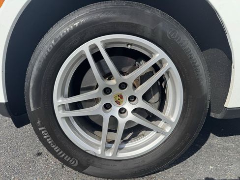 Used 2018 Porsche Macan Sport Edition AWD/4WD image 22