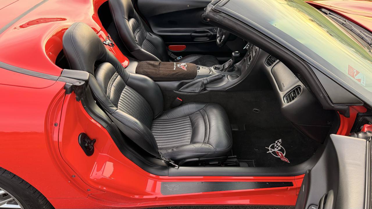 Used 2001 Chevrolet Corvette Convertible w/ Preferred Equipment Group1 RWD image 27