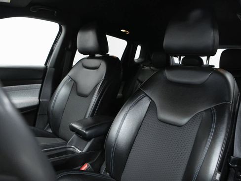 Used 2023 Jeep Compass Latitude image 5