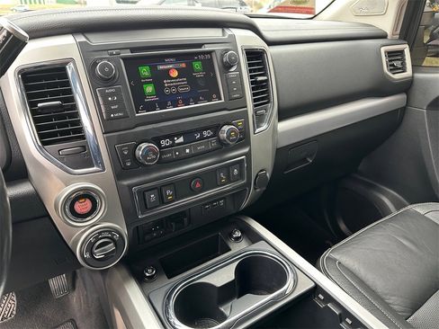 Used 2019 Nissan Titan PRO-4X w/ Pro-4x Convenience Package image 18