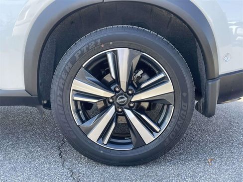 Used 2024 Nissan Rogue SL image 10