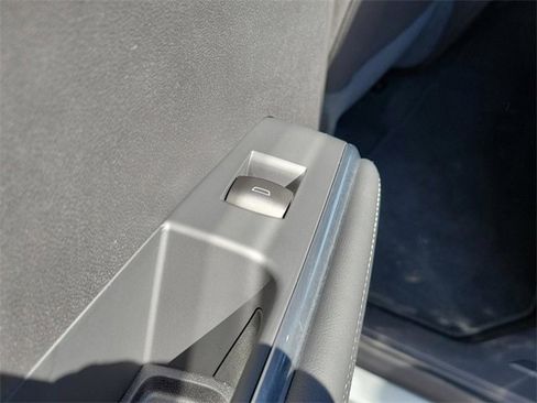 Used 2025 GMC Acadia Elevation image 20