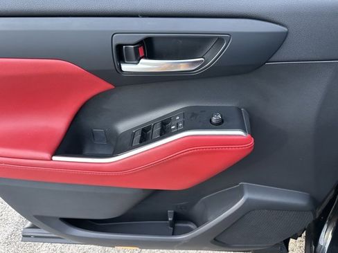 Used 2021 Toyota Highlander XSE image 19