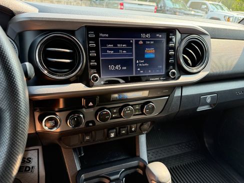 Used 2022 Toyota Tacoma TRD Sport AWD/4WD image 30
