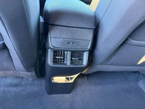 Used 2025 Chevrolet Equinox LT image 23