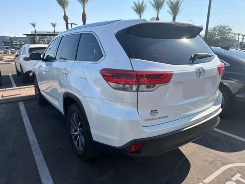 Used 2019 Toyota Highlander XLE FWD image 6