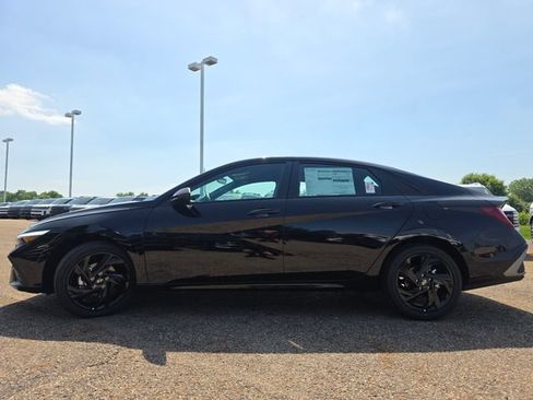 New 2026 Hyundai Elantra SEL FWD image 13