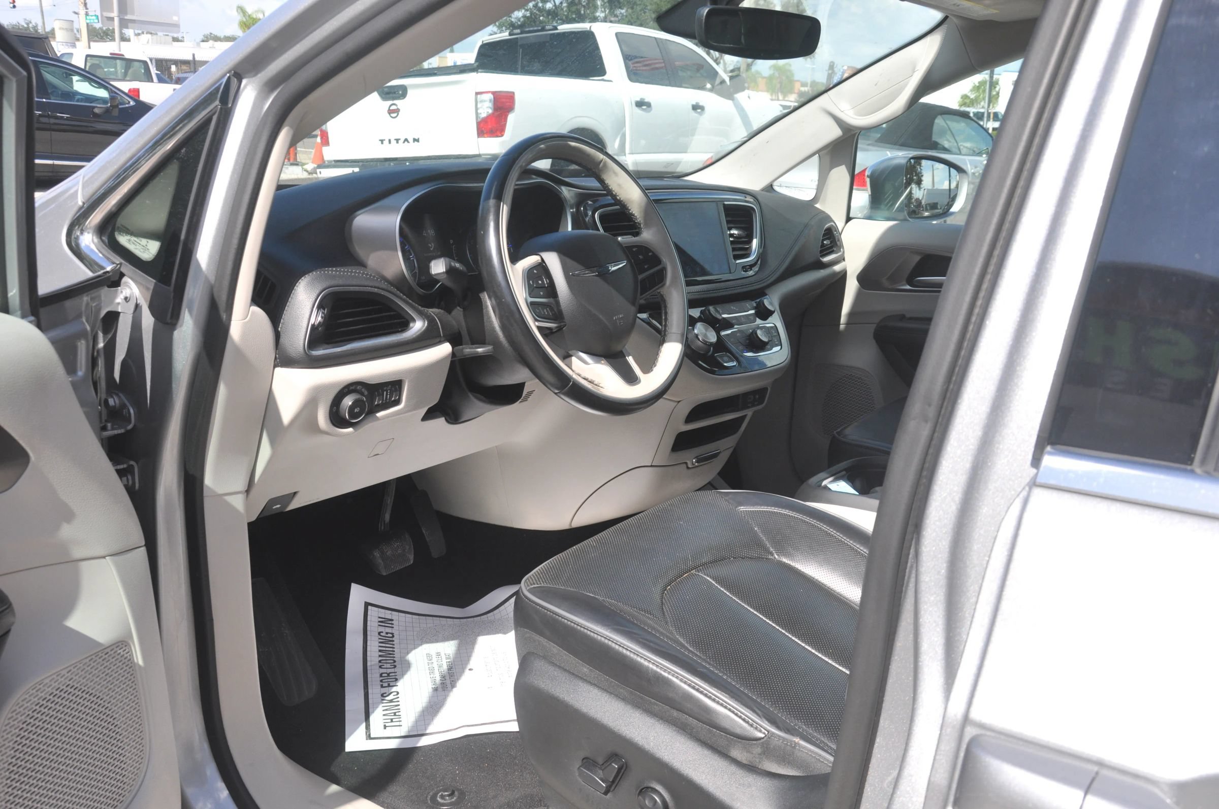 Used 2018 Chrysler Pacifica Limited FWD image 34