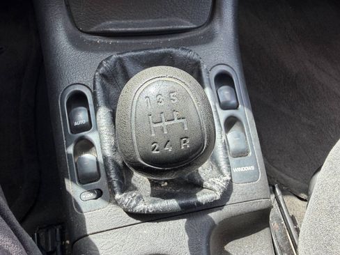 Used 2000 Saturn L-Series LS1 FWD image 18