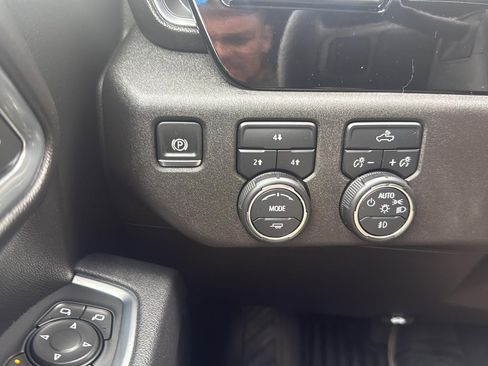 Used 2025 Chevrolet Silverado 2500 LT w/ Convenience Package image 22