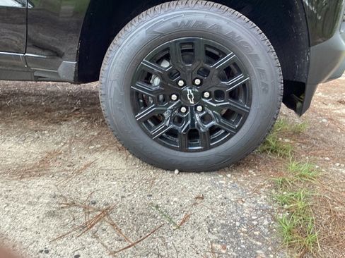 New 2025 Chevrolet Colorado W/T w/ WT Custom Package image 10